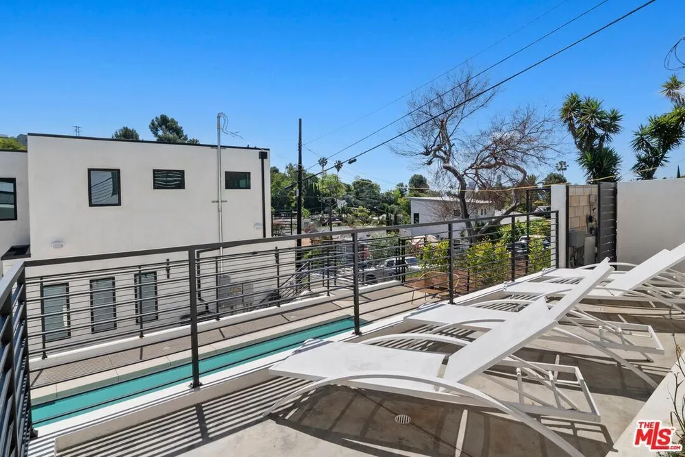 1903 Lake Shore Ave, Silver Lake, CA 90039