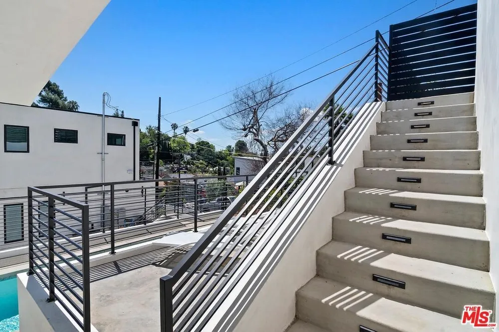 1903 Lake Shore Ave, Silver Lake, CA 90039