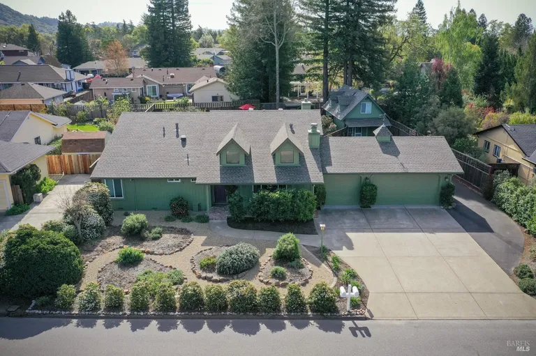 180 Barrio Way, Windsor, CA 95492