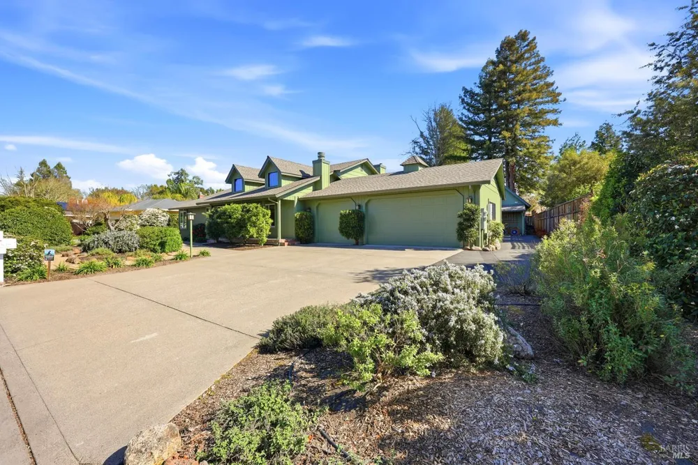 180 Barrio Way, Windsor, CA 95492