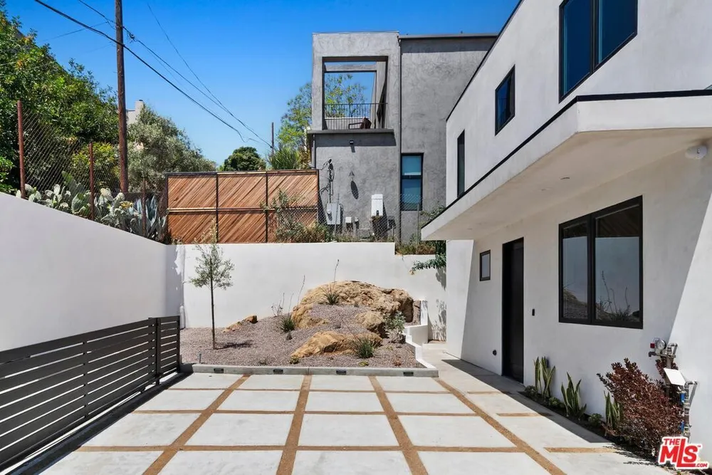 1903 Lake Shore Ave, Silver Lake, CA 90039