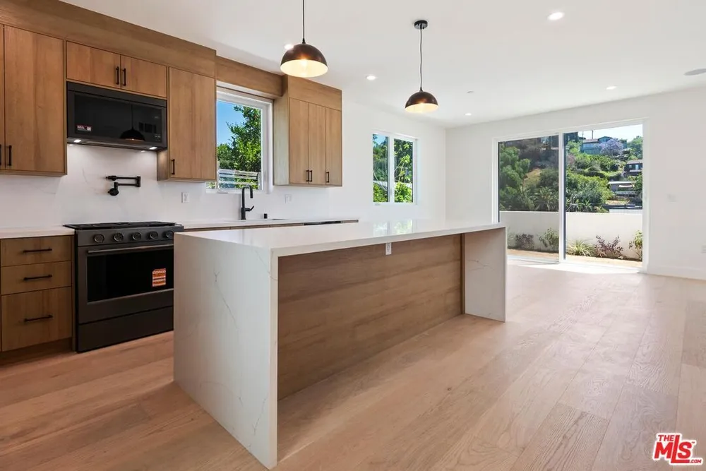 1903 Lake Shore Ave, Silver Lake, CA 90039