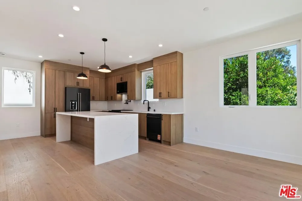1903 Lake Shore Ave, Silver Lake, CA 90039