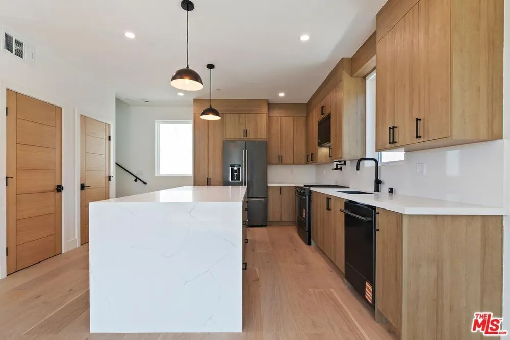 1903 Lake Shore Ave, Silver Lake, CA 90039