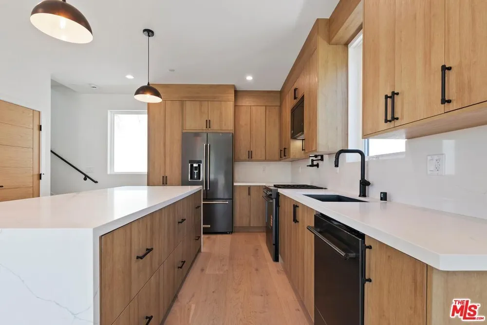 1903 Lake Shore Ave, Silver Lake, CA 90039