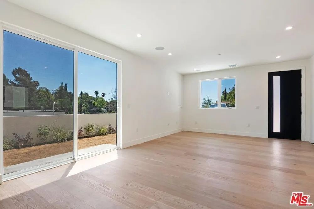 1903 Lake Shore Ave, Silver Lake, CA 90039