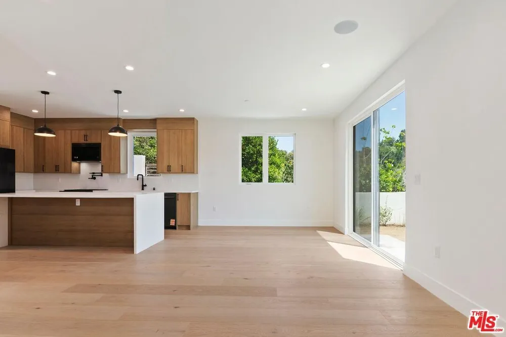 1903 Lake Shore Ave, Silver Lake, CA 90039
