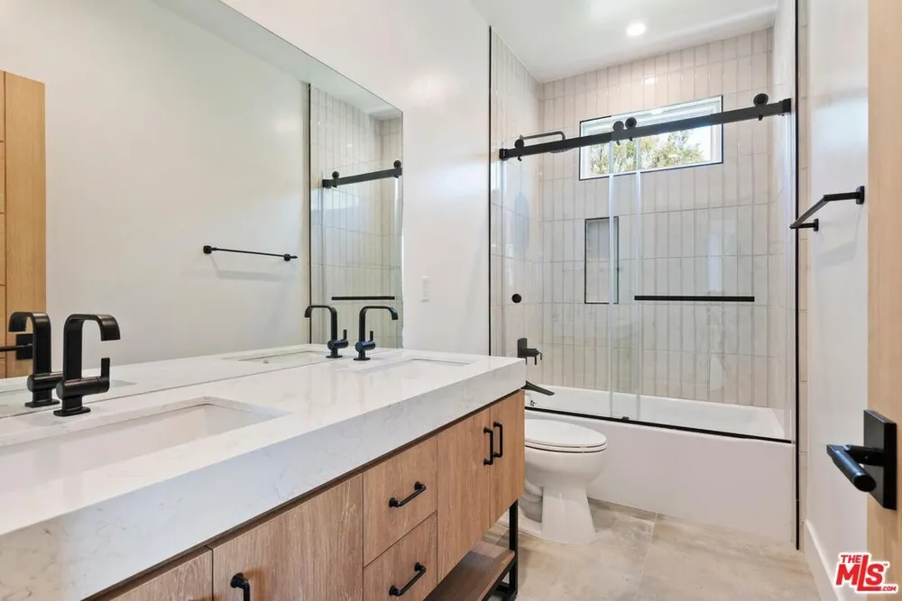 1903 Lake Shore Ave, Silver Lake, CA 90039