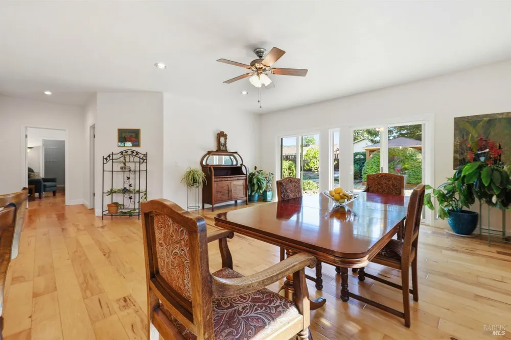 180 Barrio Way, Windsor, CA 95492