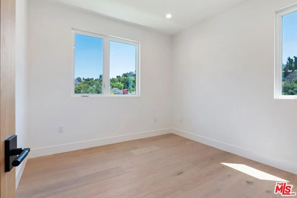 1903 Lake Shore Ave, Silver Lake, CA 90039