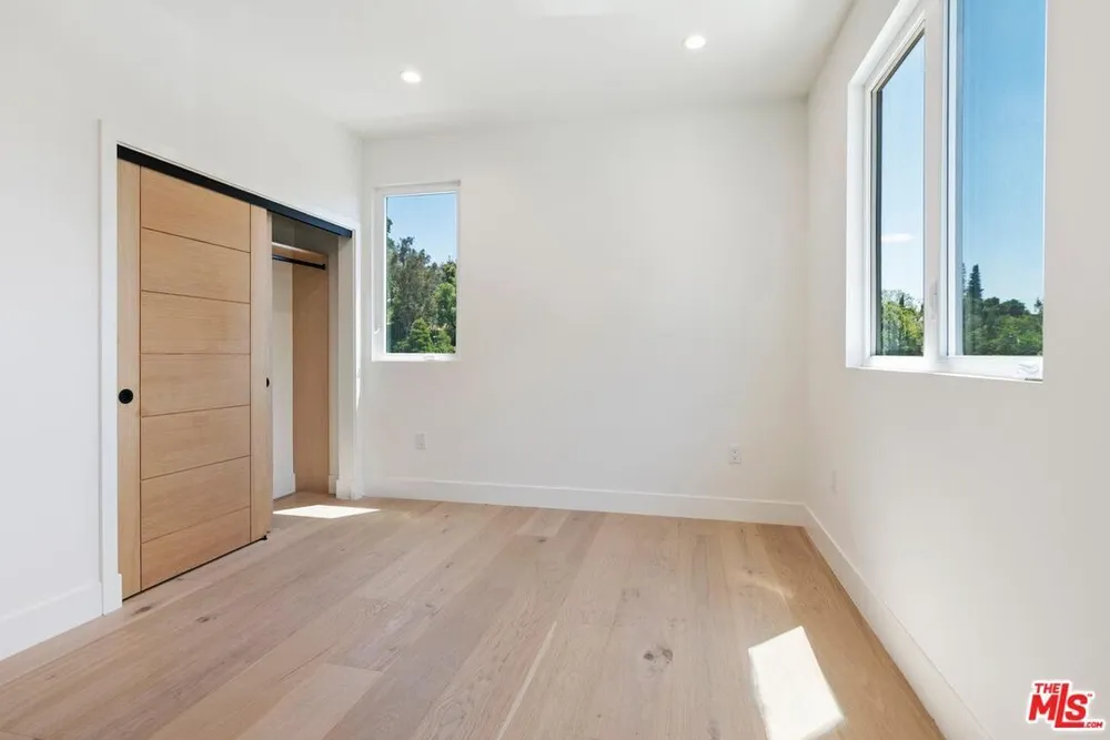1903 Lake Shore Ave, Silver Lake, CA 90039