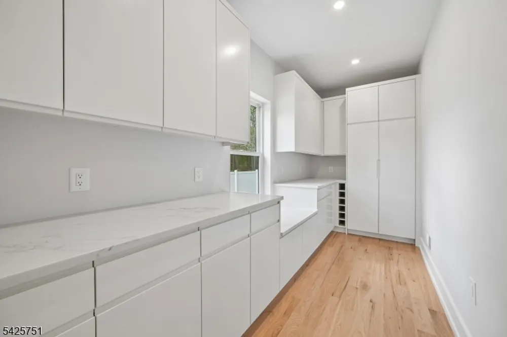 136 Irwin St, Springfield, NJ 07081