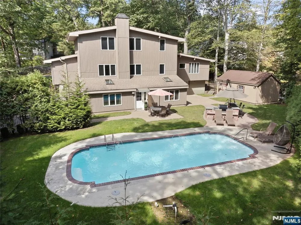 727 Rolling Hill Dr, River Vale, NJ 07675