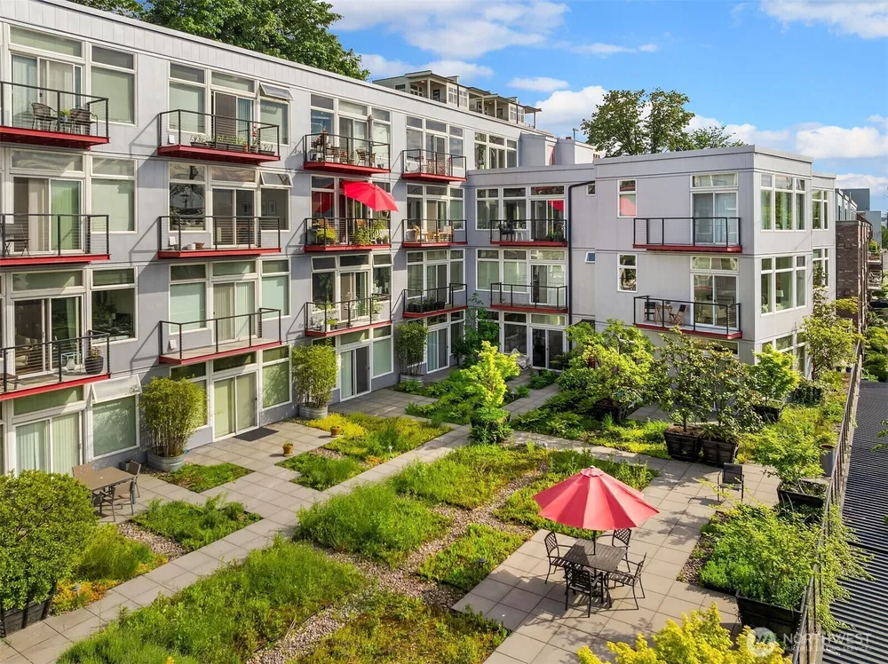 2960 Eastlake Ave E, Seattle, WA 98102