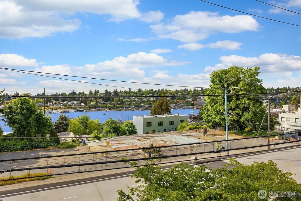 2960 Eastlake Ave E, Seattle, WA 98102