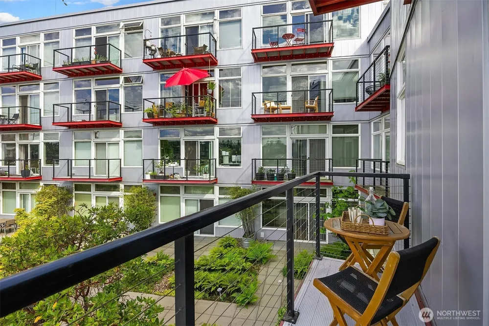 2960 Eastlake Ave E, Seattle, WA 98102