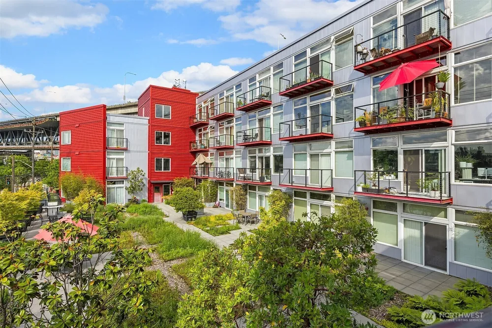 2960 Eastlake Ave E, Seattle, WA 98102