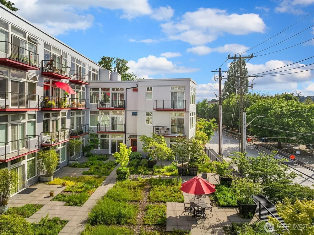 2960 Eastlake Ave E, Seattle, WA 98102
