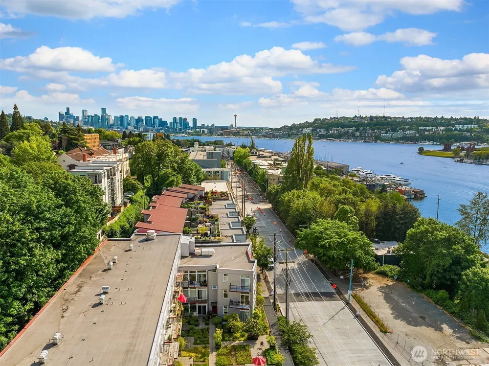 2960 Eastlake Ave E, Seattle, WA 98102
