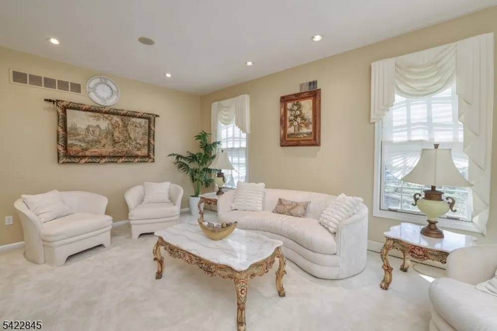 15 Scenic Dr, Mercer, Ewing Township, NJ 08628
