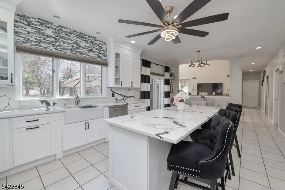 15 Scenic Dr, Mercer, Ewing Township, NJ 08628