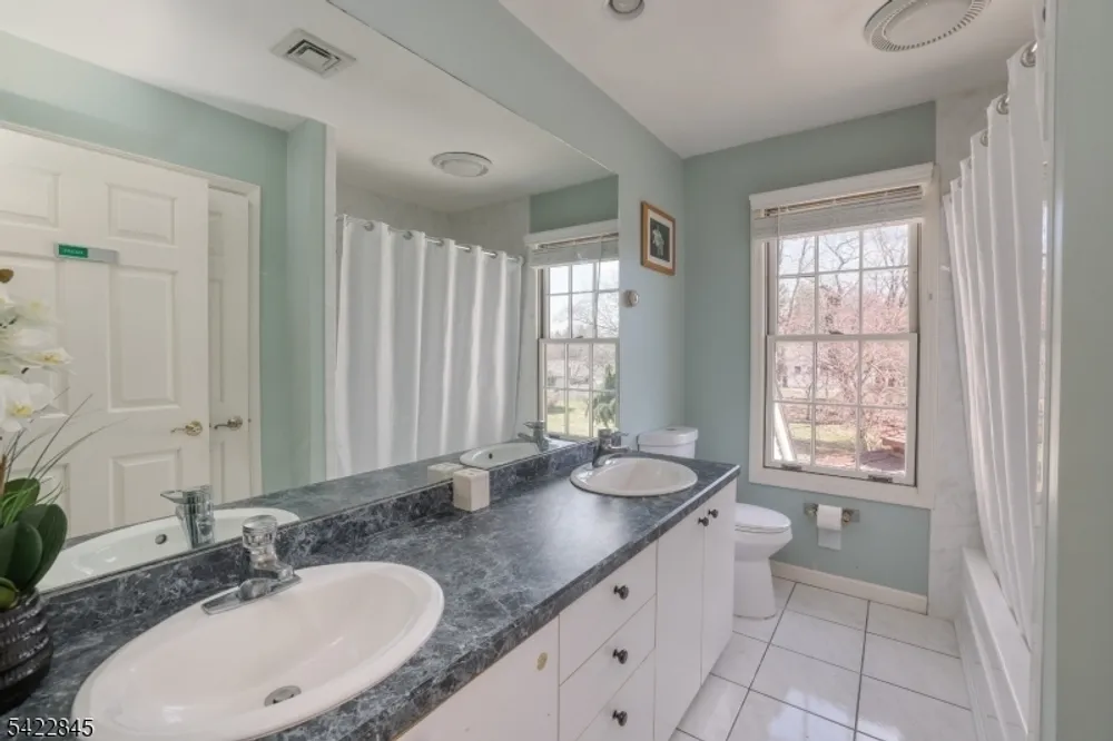15 Scenic Dr, Mercer, Ewing Township, NJ 08628