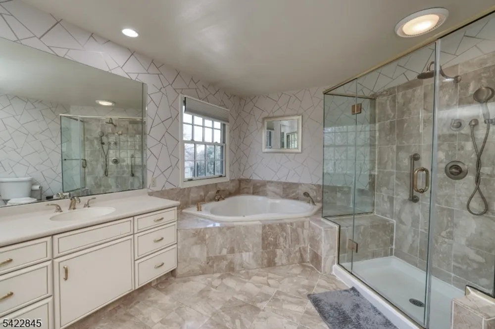 15 Scenic Dr, Mercer, Ewing Township, NJ 08628
