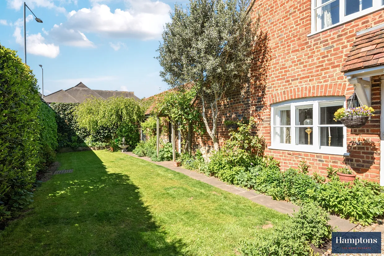 Bury Farm, Amersham, HP7 photo 12