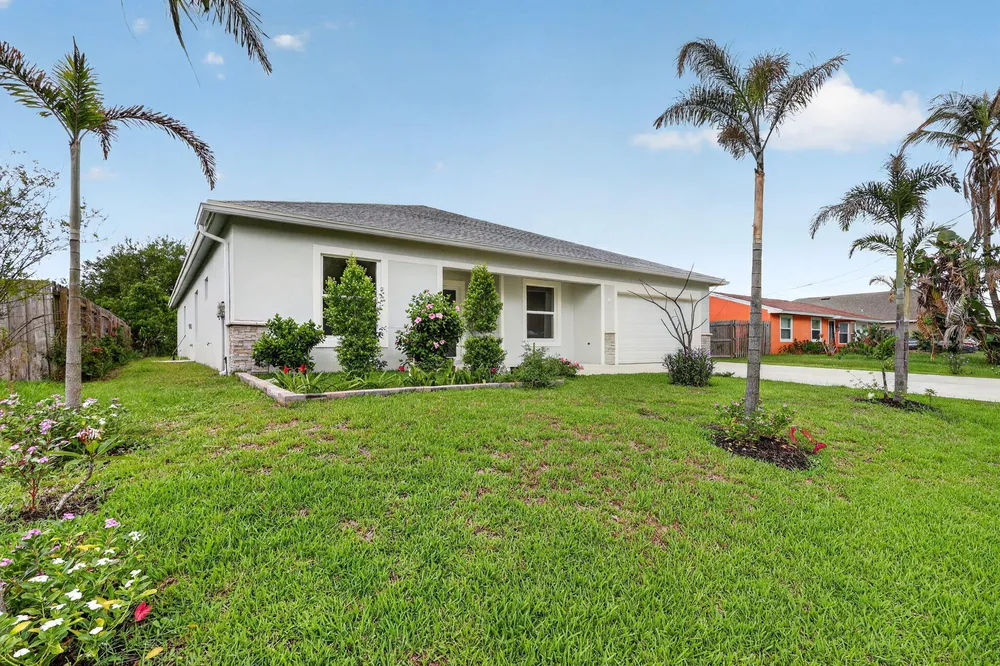 1974 SW Idaho Ln, Port St Lucie, FL 34953
