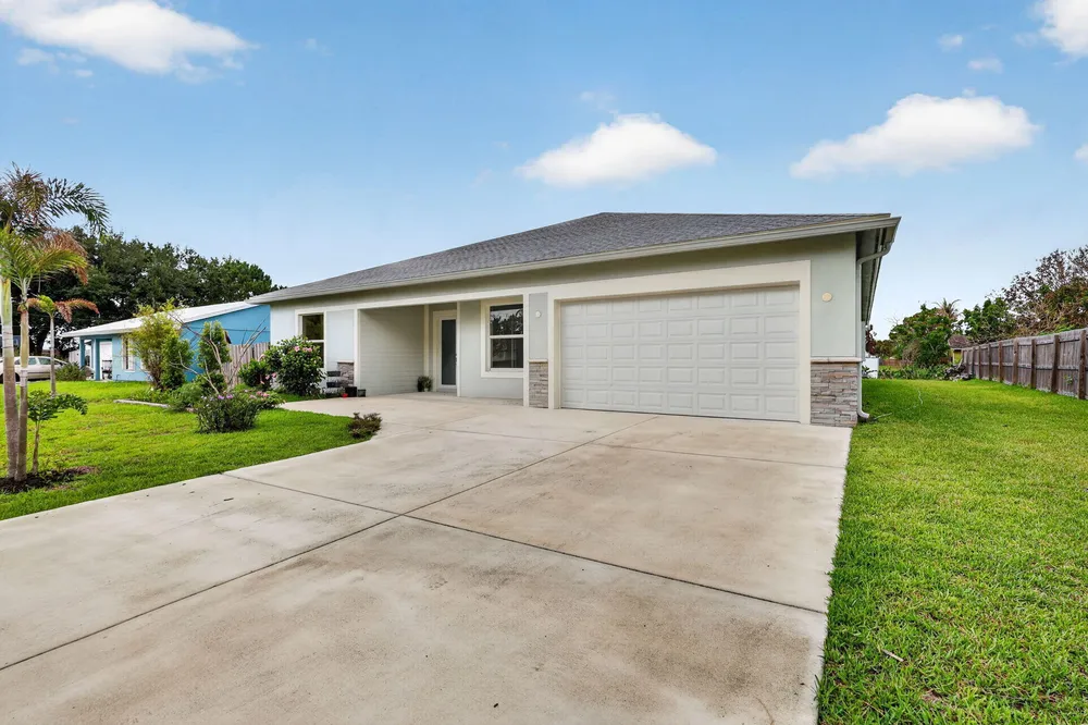 1974 SW Idaho Ln, Port St Lucie, FL 34953