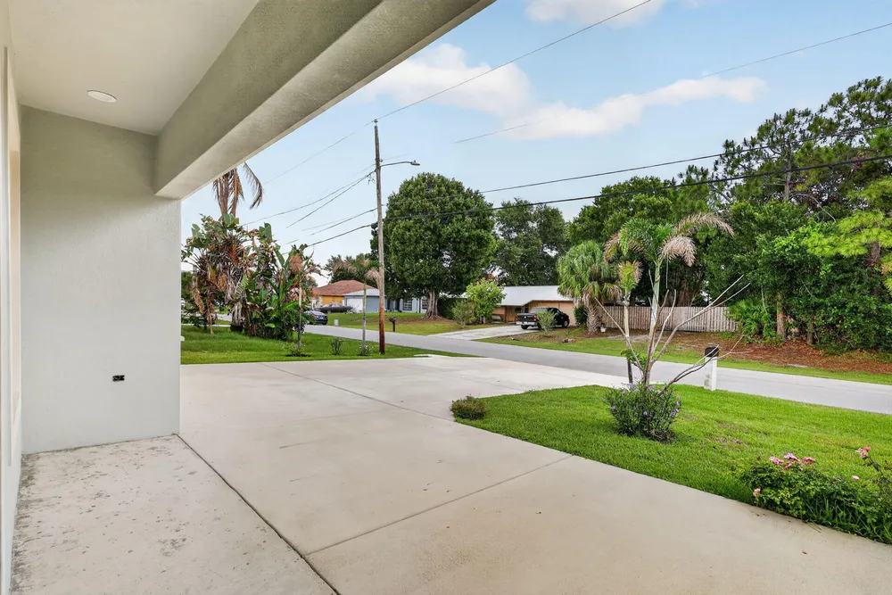 1974 SW Idaho Ln, Port St Lucie, FL 34953