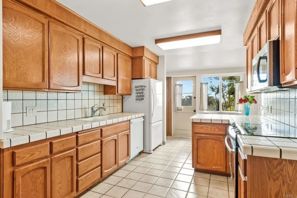 2552 Deerpark Dr, San Diego, CA 92110