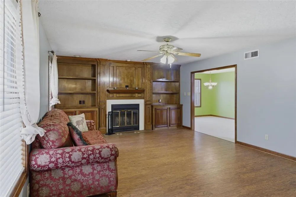 40 Poinsetta Rd, Sulphur, LA 70663-6531