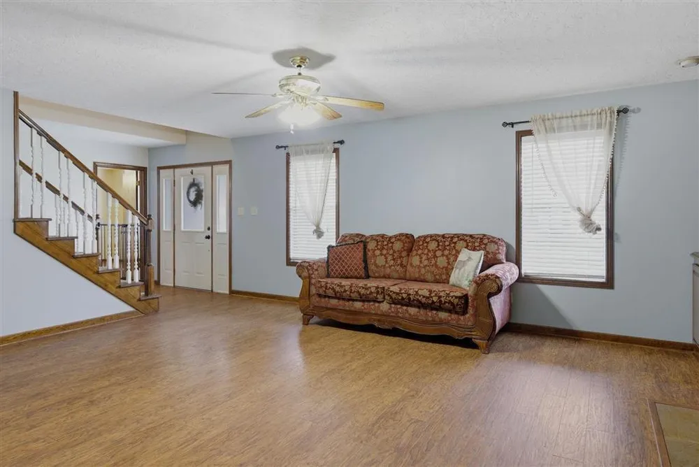 40 Poinsetta Rd, Sulphur, LA 70663-6531
