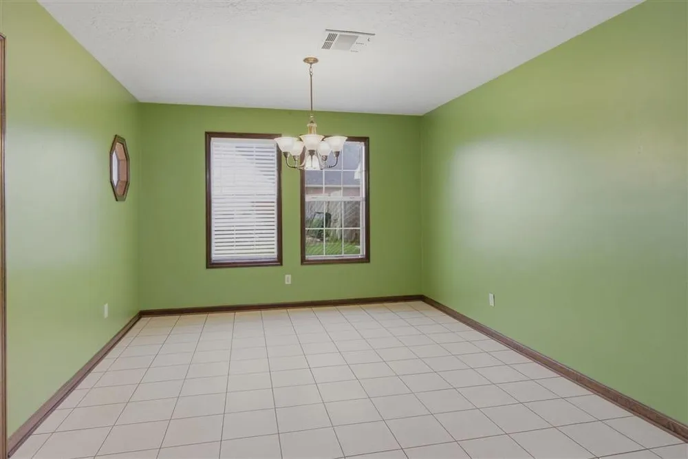 40 Poinsetta Rd, Sulphur, LA 70663-6531