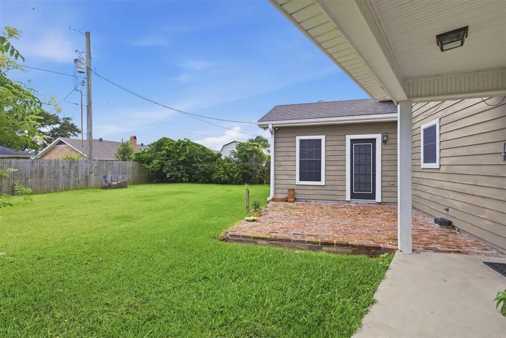 40 Poinsetta Rd, Sulphur, LA 70663-6531