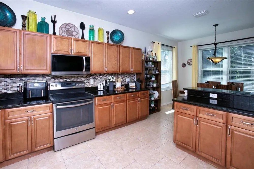 208 36th St NE, Bradenton, FL 34208