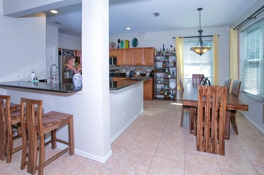 208 36th St NE, Bradenton, FL 34208