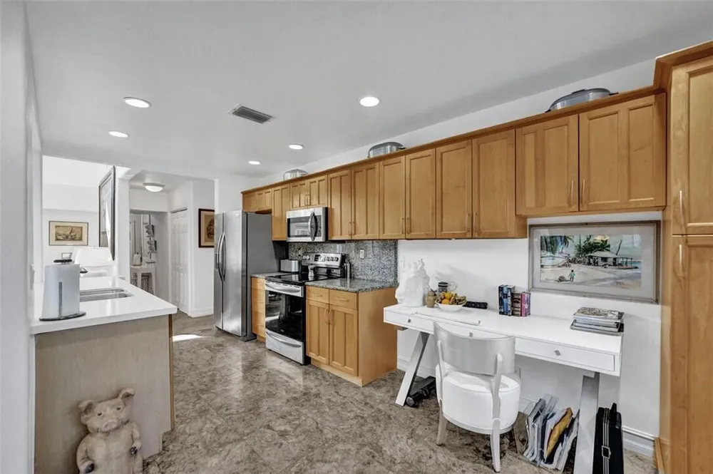 2525 SE 7th Dr, Pompano Beach, FL 33062