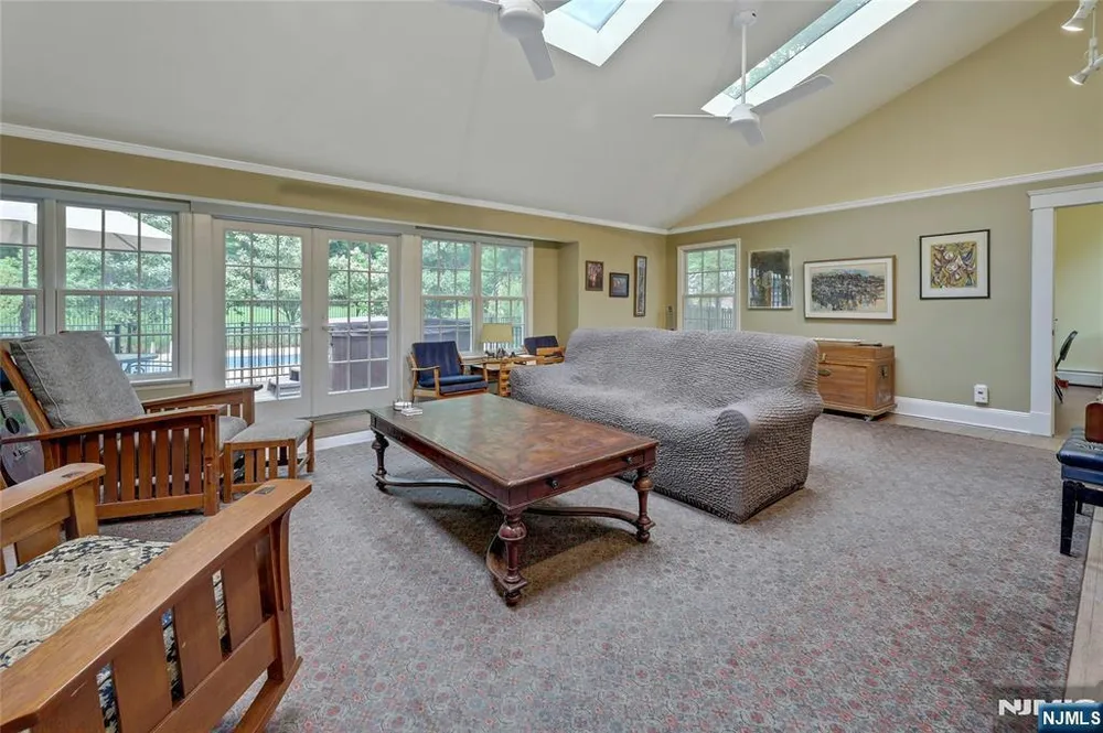 283 Summit St, Norwood, NJ 07648