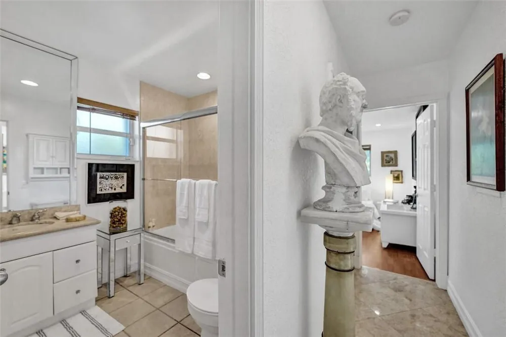 2525 SE 7th Dr, Pompano Beach, FL 33062