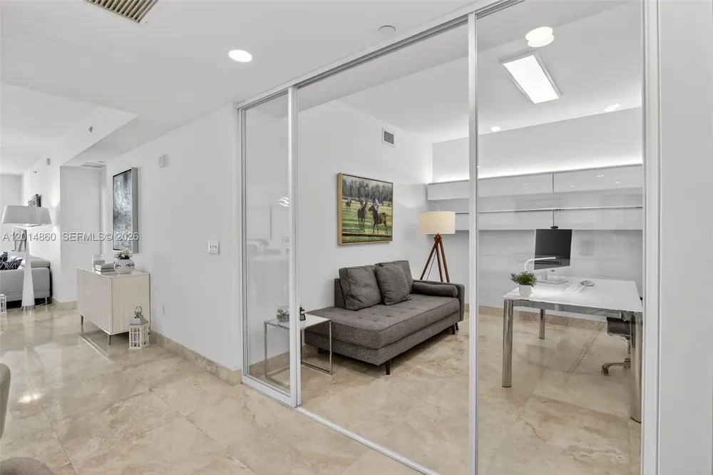 3330 NE 190th St, Aventura, FL 33180