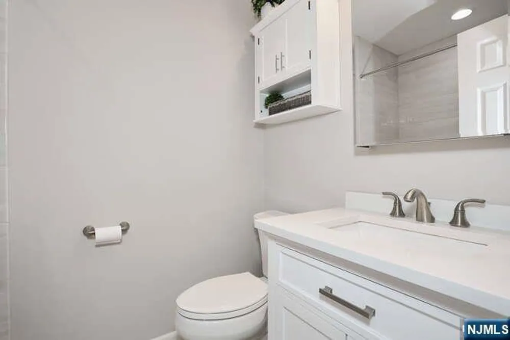 17 Colonial Village Dr, Hillsdale, NJ 07642