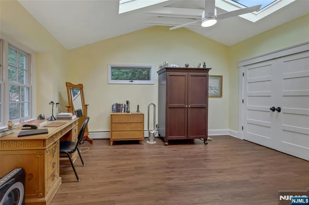 283 Summit St, Norwood, NJ 07648