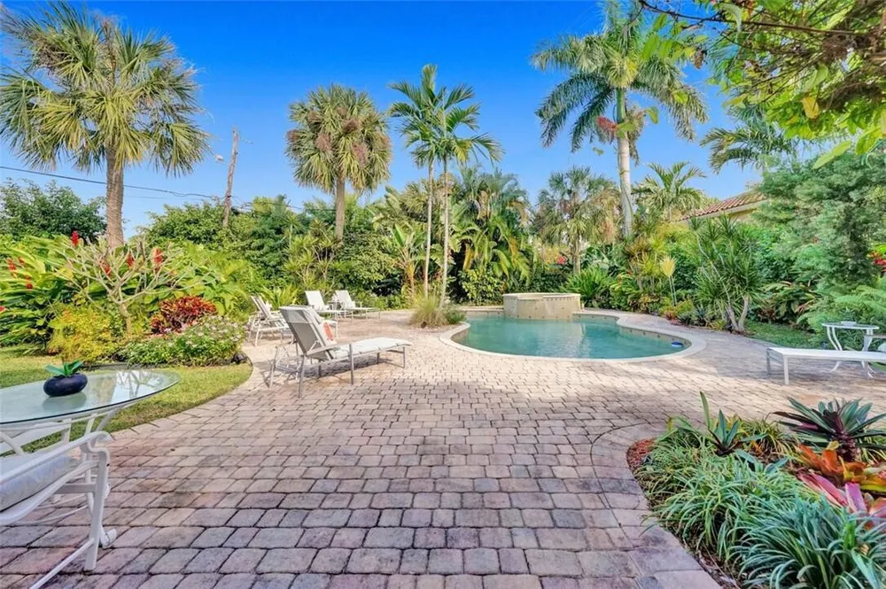 2525 SE 7th Dr, Pompano Beach, FL 33062