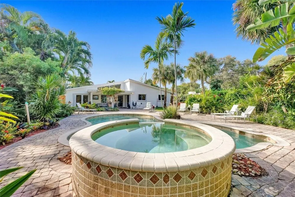 2525 SE 7th Dr, Pompano Beach, FL 33062