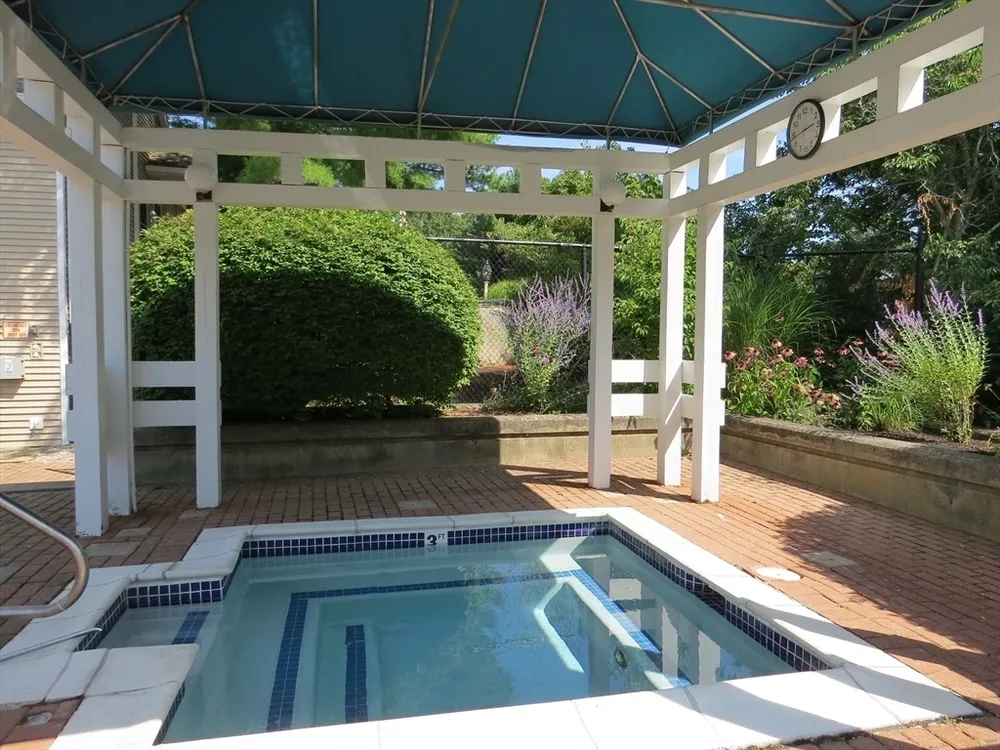 107 Bradford Commons Ln, Braintree, MA 02184