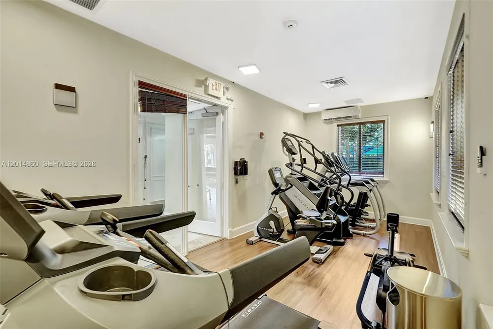 3330 NE 190th St, Aventura, FL 33180