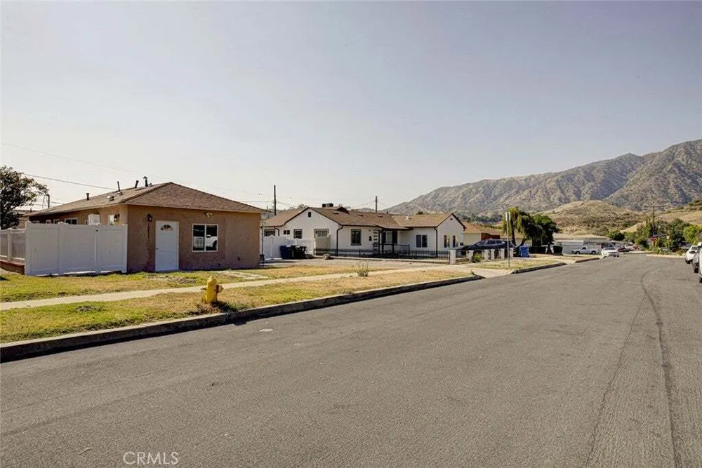 10935 Nassau Ave, Sunland, CA 91040