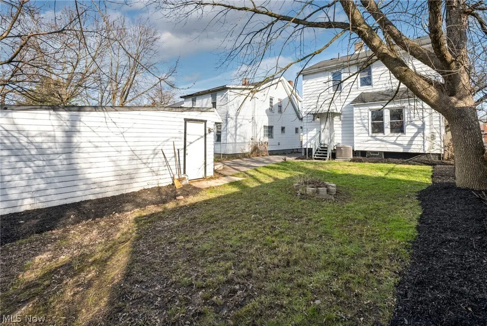 13620 S Parkway Dr, Garfield Heights, OH 44105